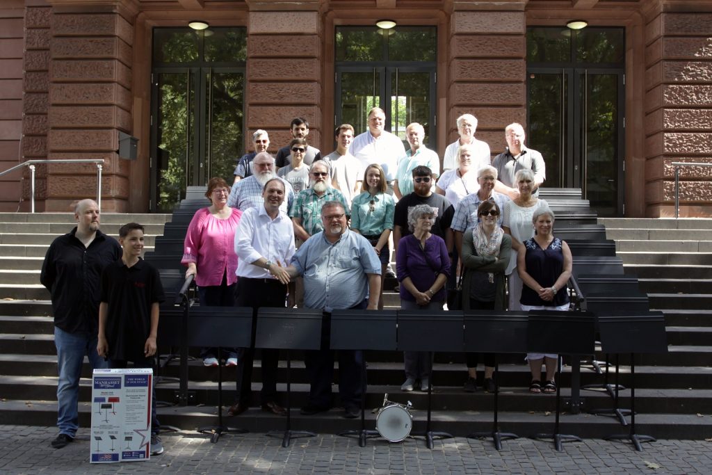 Übergabe der Manhasset Ständer an das RaMa